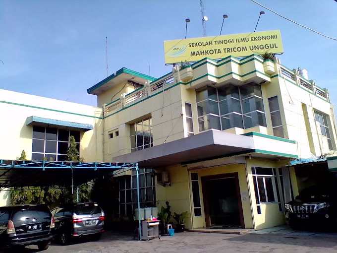 Universitas Mahkota Tricom Unggul