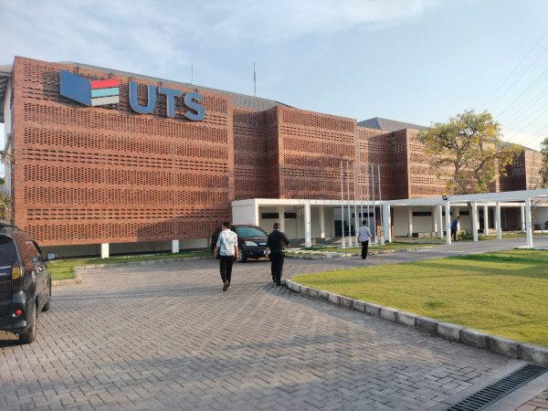 Universitas Teknologi Surabaya