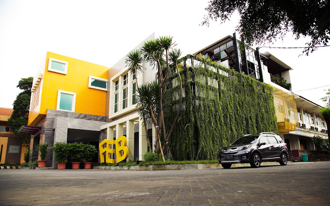 Universitas Wijaya Putra.