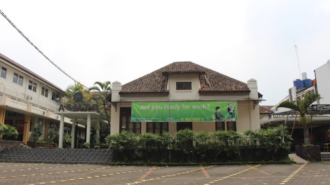Akademi-Sekretari-Manajemen-Taruna-Bakti-678x381 (2)