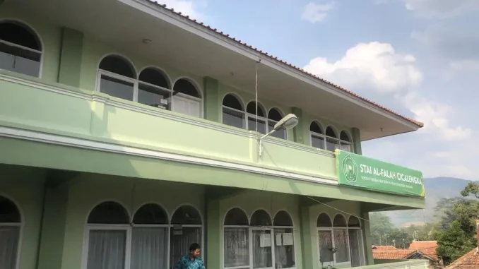 Sekolah-Tinggi-Agama-Islam-Al-Falah-678x381 (2)