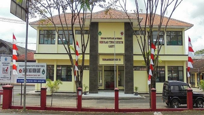 Sekolah-Tinggi-Hukum-Garut-678x381 (1)
