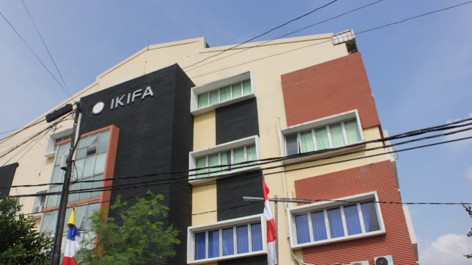Sekolah-Tinggi-Ilmu-Kesehatan-IKIFA-678x381