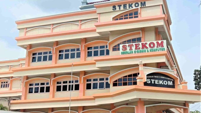 1-universitas-sains-dan-teknologi-komputer-universitas-stekom-mendapatkan-ranking-8-di-jawa-tengah