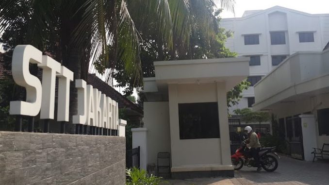 SEKOLAH-TINGGI-FILSAFAT-THEOLOGI-680x437-1 (3)