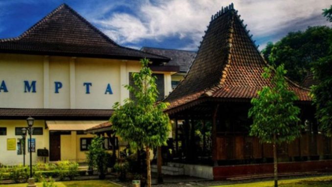 Sekolah-Tinggi-Pariwisata-Ambarrukmo-1-1-777x437-1-768x432