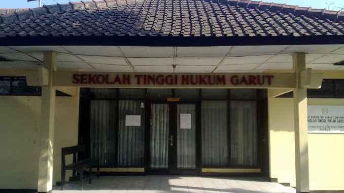 Sekolah Tinggi Hukum Garut.,
