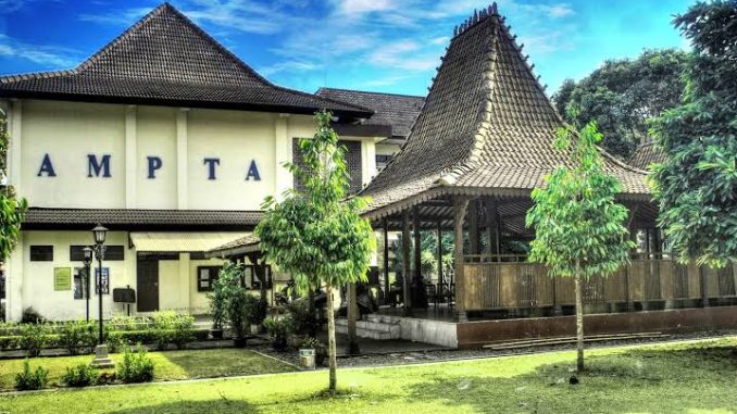 Akreditasi-Jurusan-Kampus-Sekolah-Tinggi-Pariwisata-STP-Ampta-Yogyakarta-678x381