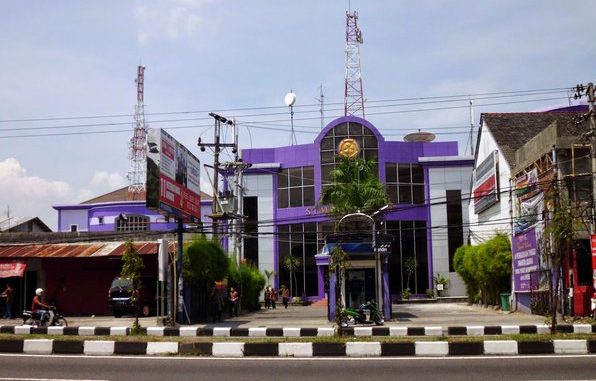Universitas-Amikom-Yogyakarta-596x381 (2)